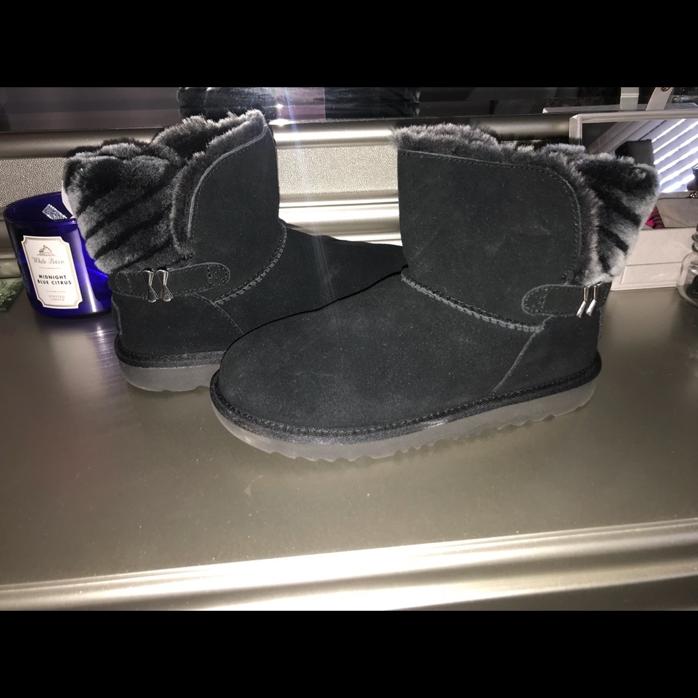 UGGS! - Picture 2 of 5